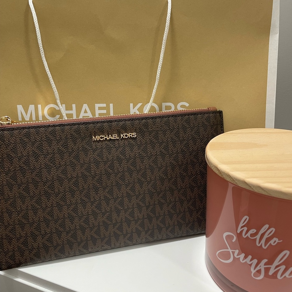 Michael Kors Jet Set Travel Cluntch